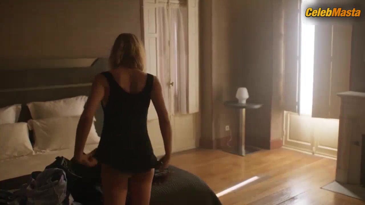 Nora Arnezeder Boobs, Underwear Scene In Riviera - Photo 1 of 5 photo 4