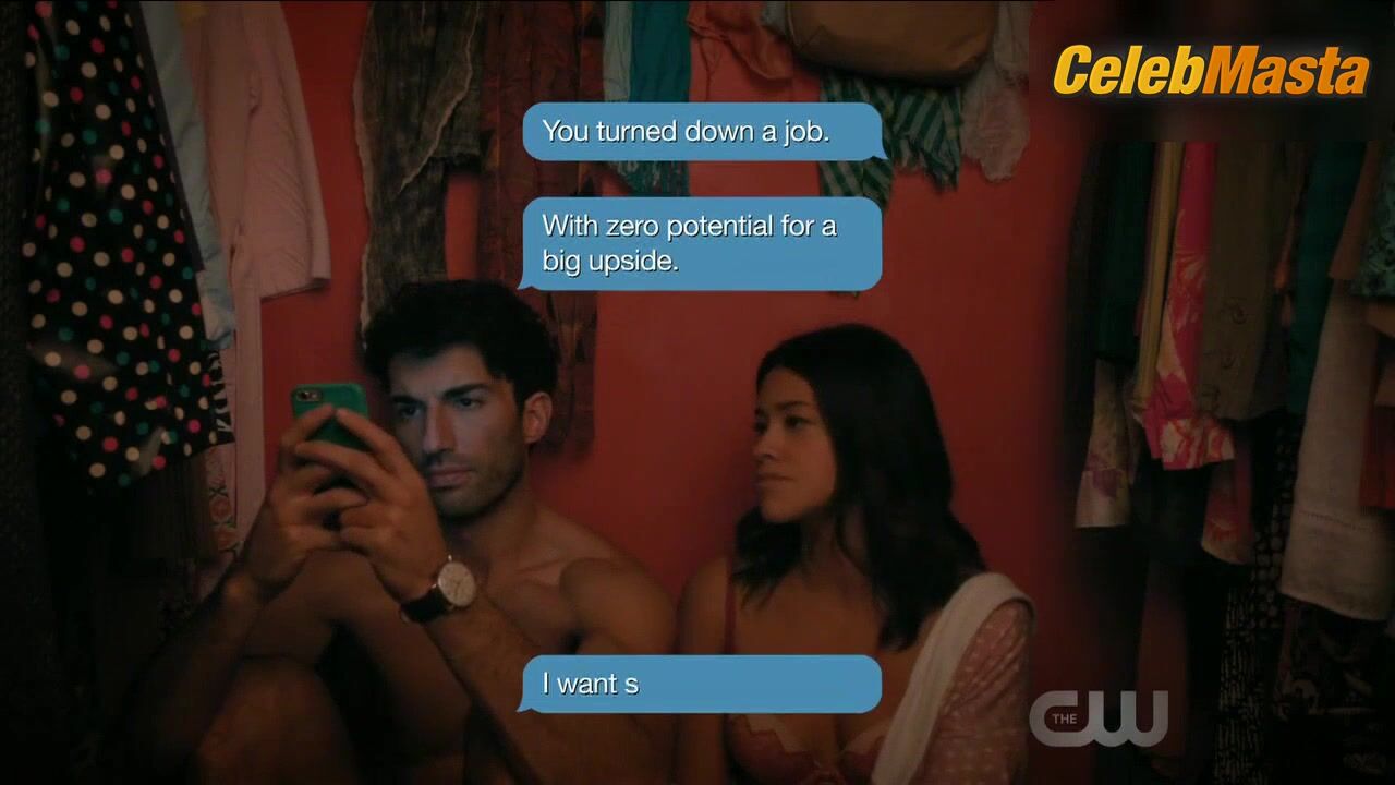 Gina Rodriguez Underwear Scene From Jane The Virgin - Photo 3 of 5 photo 4
