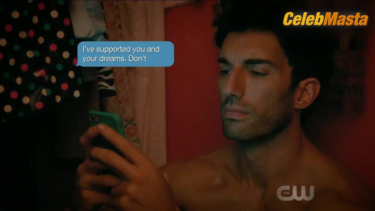 Gina Rodriguez Underwear Scene From Jane The Virgin - Photo 3 of 5 photo 5