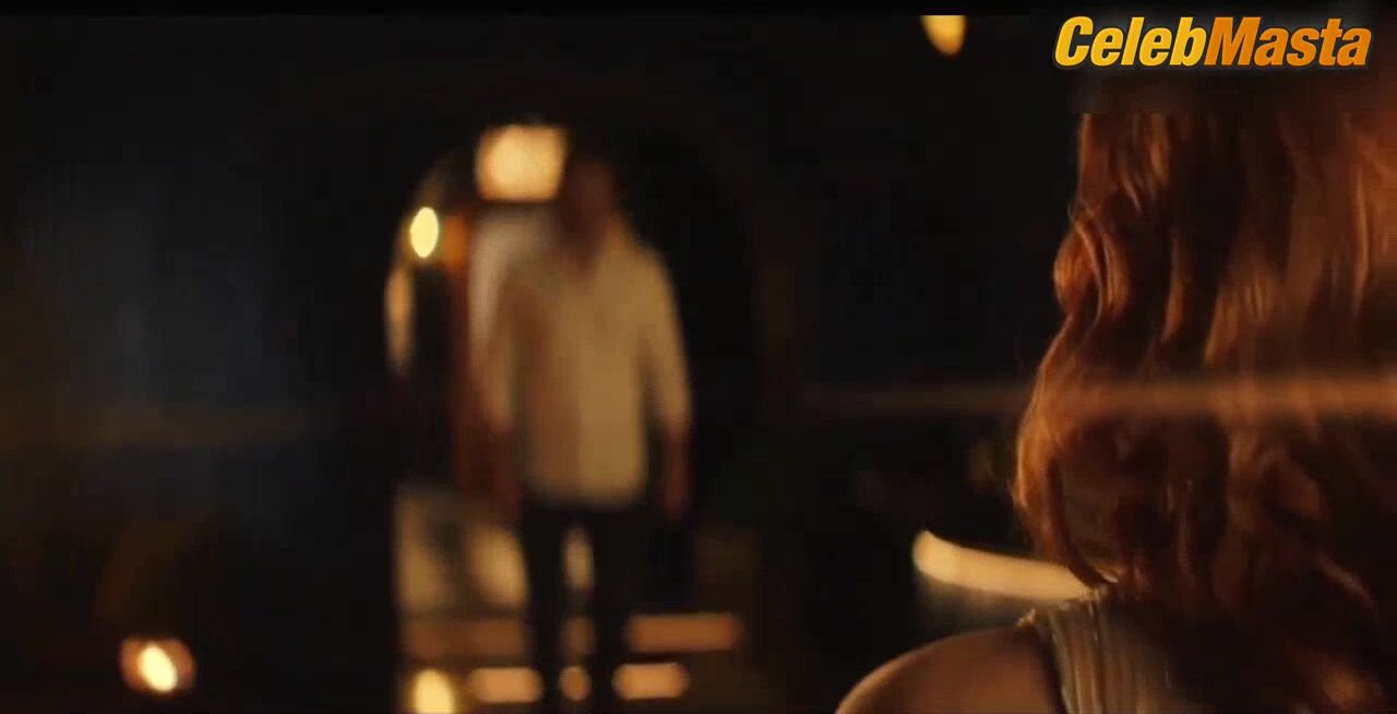 Eleanor Tomlinson Booty, Tits Scene In The Couple Next Door - Photo 2 of 5 photo 1