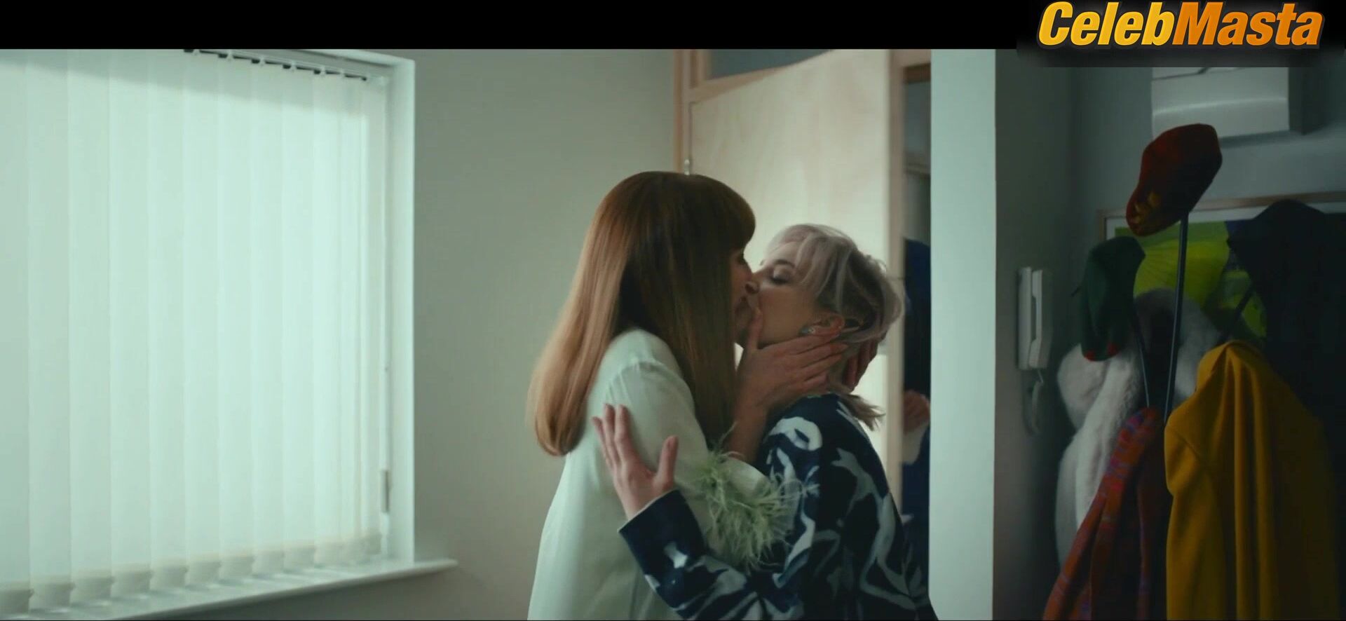 Chelsea Edge Eleanor Tomlinson And ’s Lesbian Scene - Photo 2 of 5 photo 1