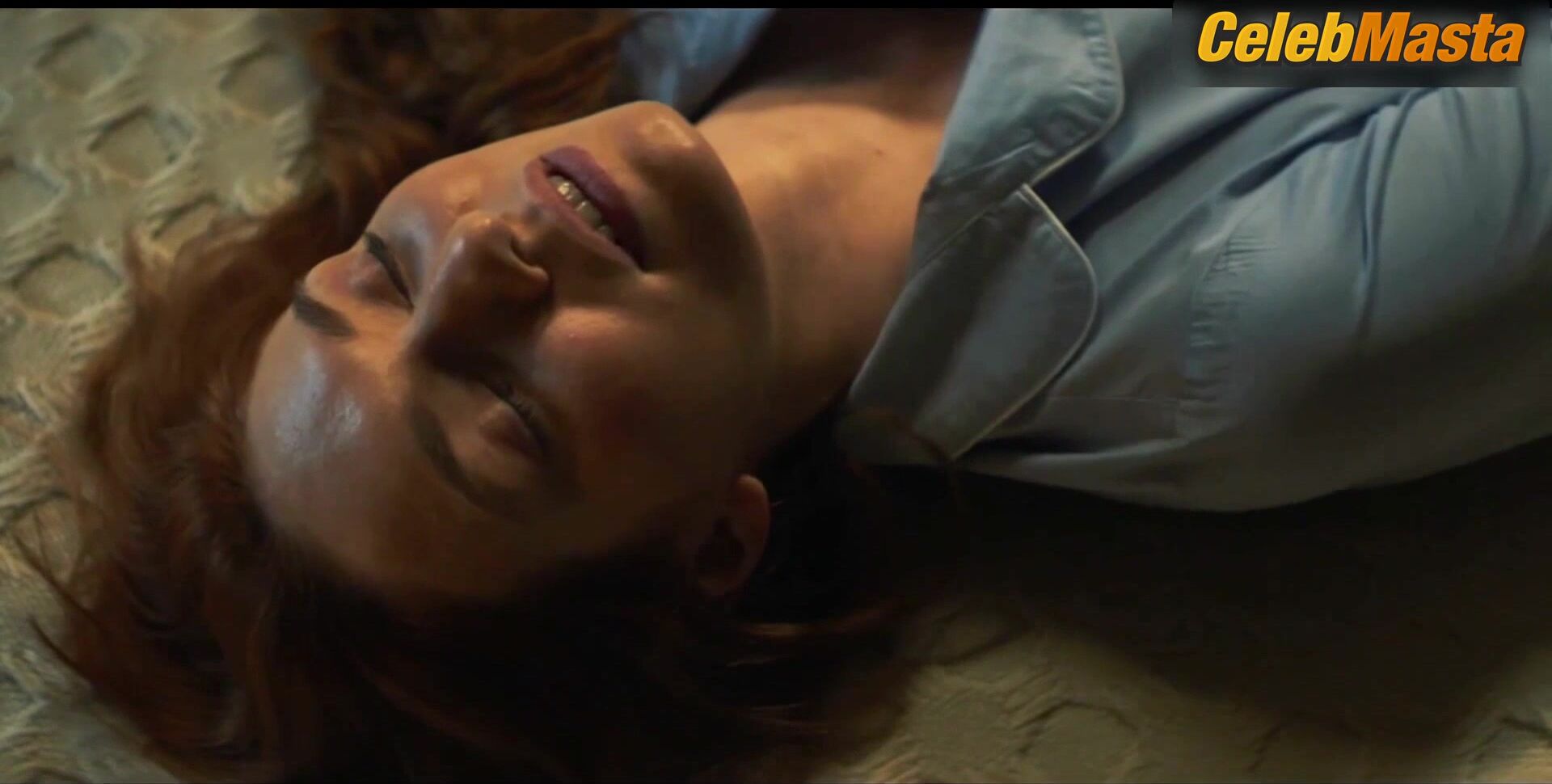 Eleanor Tomlinson ’s Sexy Scene From The Couple Next Door - Photo 2 of 5 photo 1