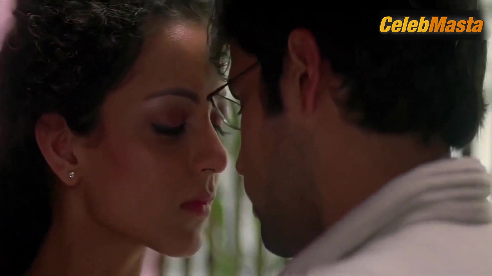 Kangana Ranaut Hot Scene From Gangster - Photo 1 of 5