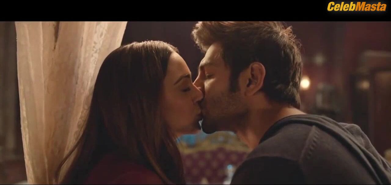 Kiara Advani ’s Sexy Scene From Bhool Bhulaiyaa 2 - Photo 1 of 5 photo 5