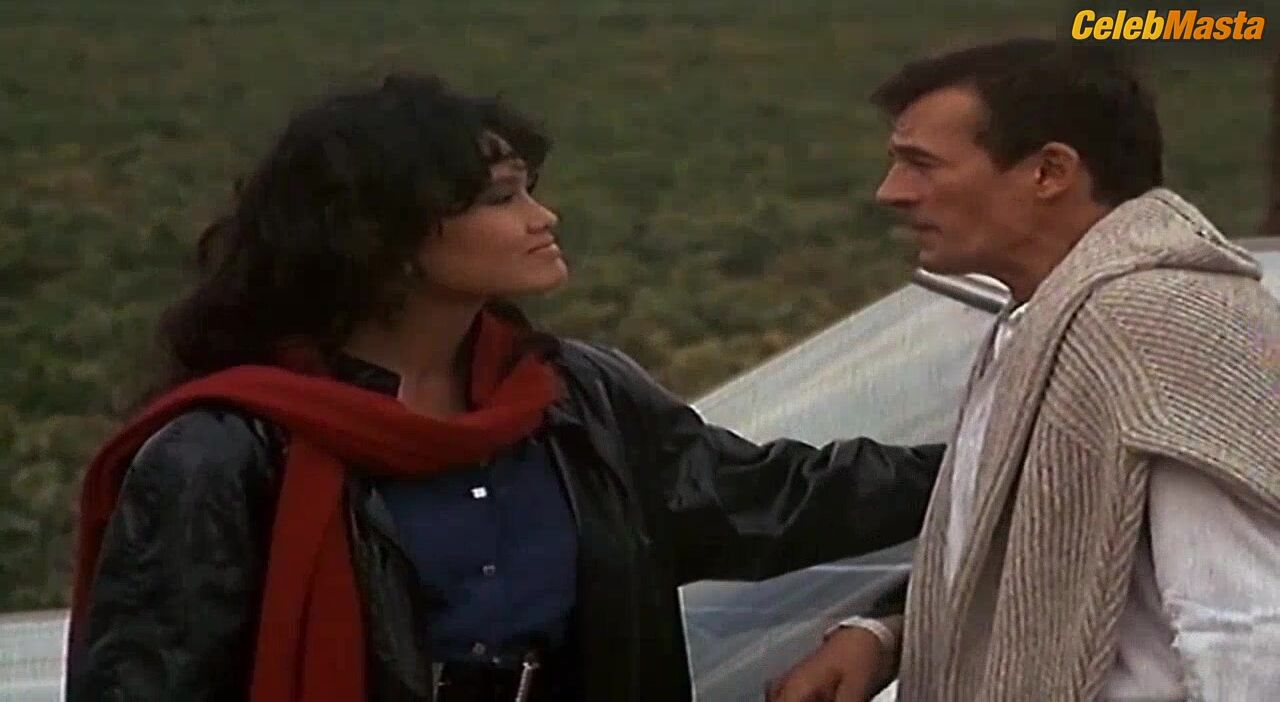 Tia Carrere Ass Scene In Fine Gold - Photo 2 of 5