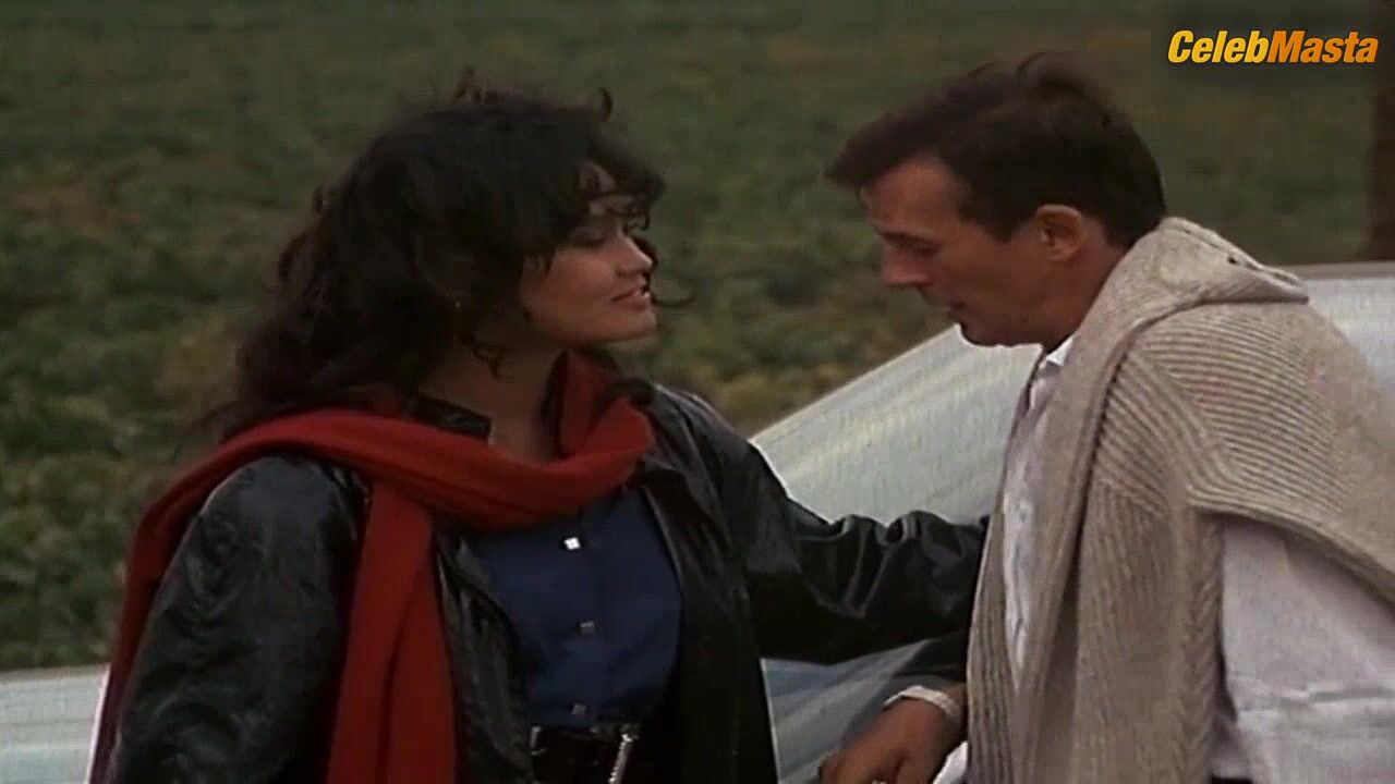 Tia Carrere Ass Scene In Fine Gold - Photo 2 of 5 photo 4