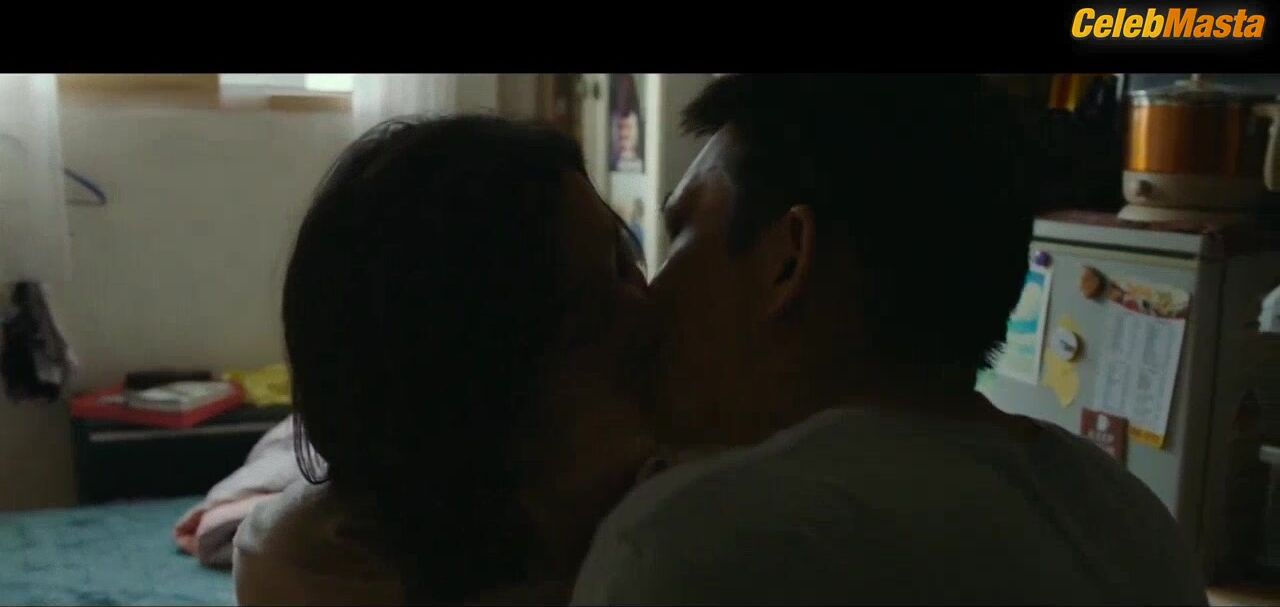 Jun Jong-seo ’s Tits Scene From Burning - Photo 3 of 5 photo 1