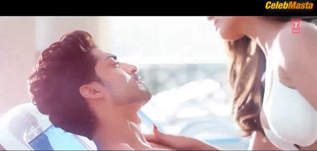 Sana Khan ’s Steamy Scene From Wajah Tum Ho - Photo 2 of 5 photo 4