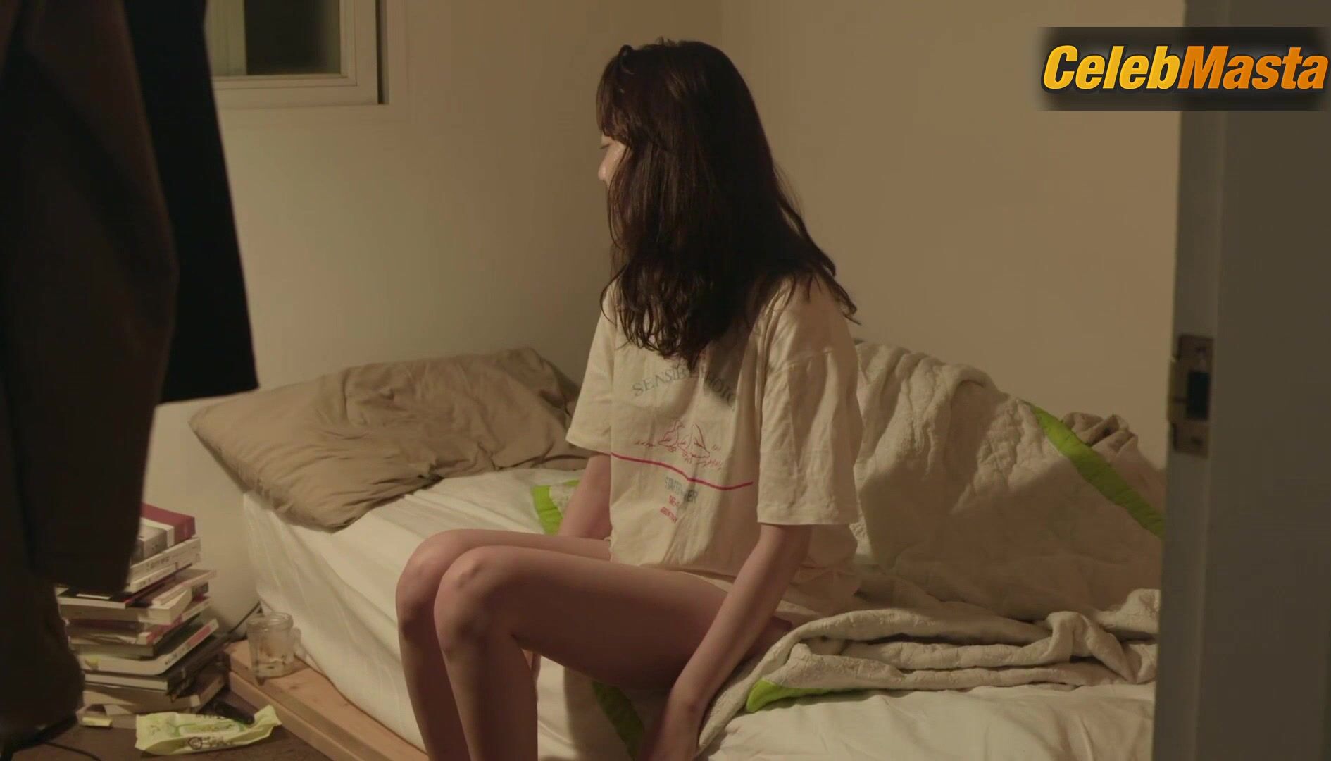 Lee Yoo-young Flaunts Underwear Scene In Yourself And Yours - Photo 1 of 5 photo 2