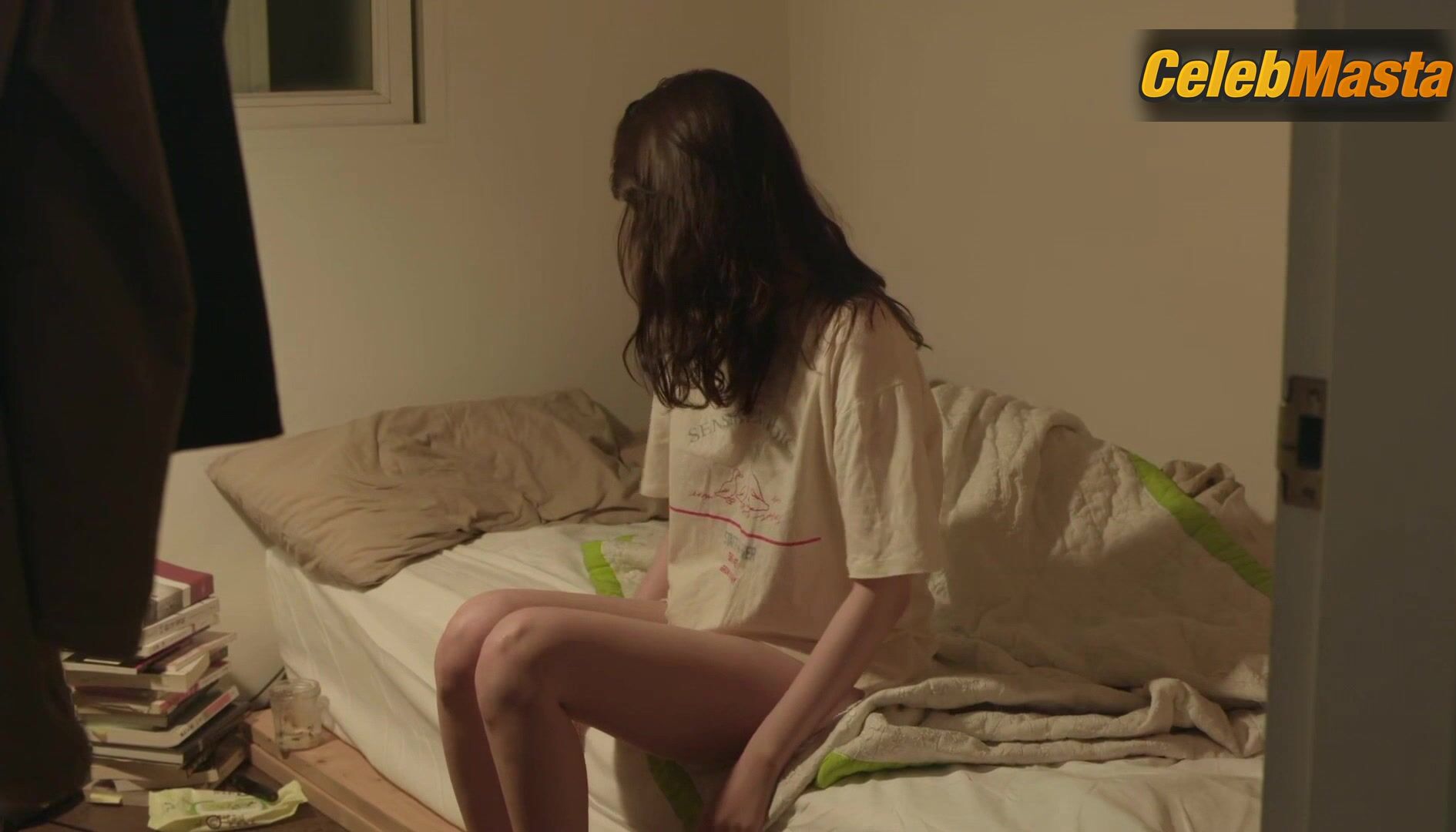 Lee Yoo-young Flaunts Underwear Scene In Yourself And Yours - Photo 1 of 5 photo 5