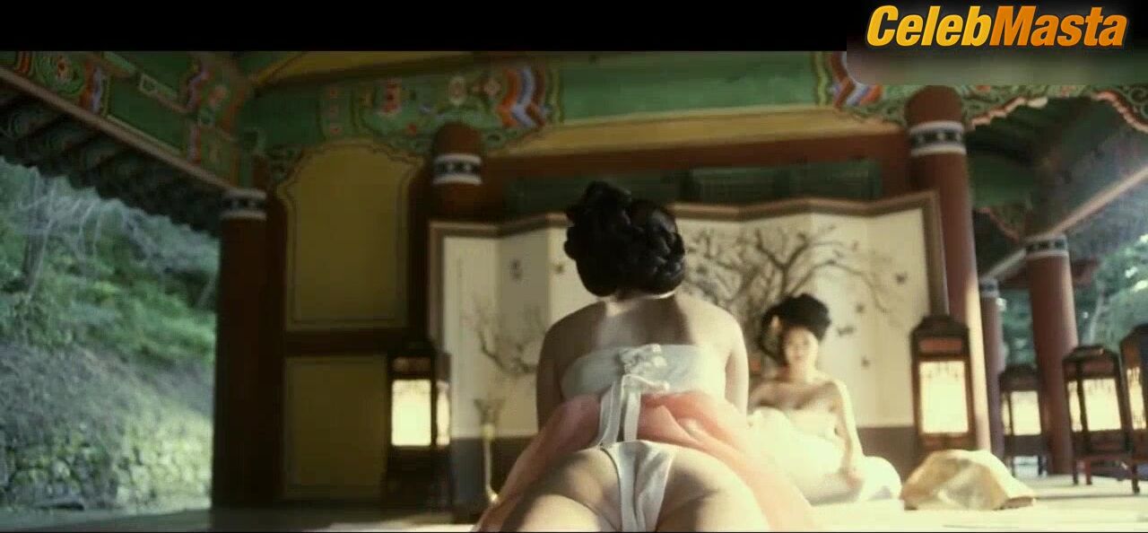 Lee Yoo-young ’s Underwear Scene In The Treacherous - Photo 1 of 5 photo 4