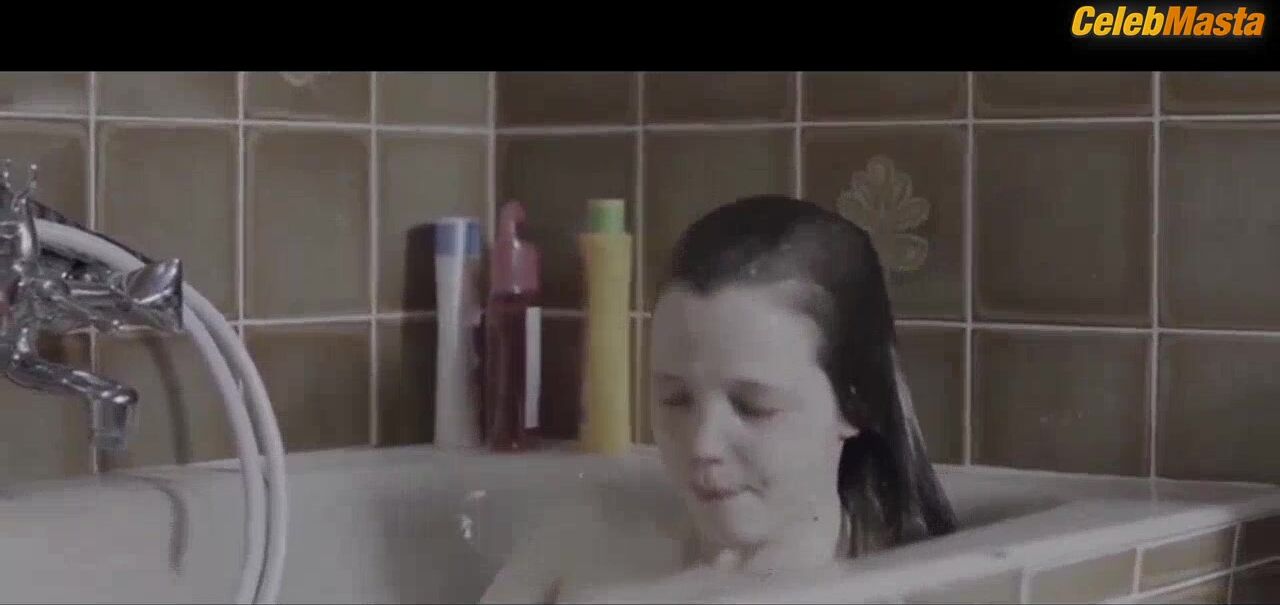 Solene Rigot ’s Sexy Scene From Puppylove - Photo 3 of 5 photo 5