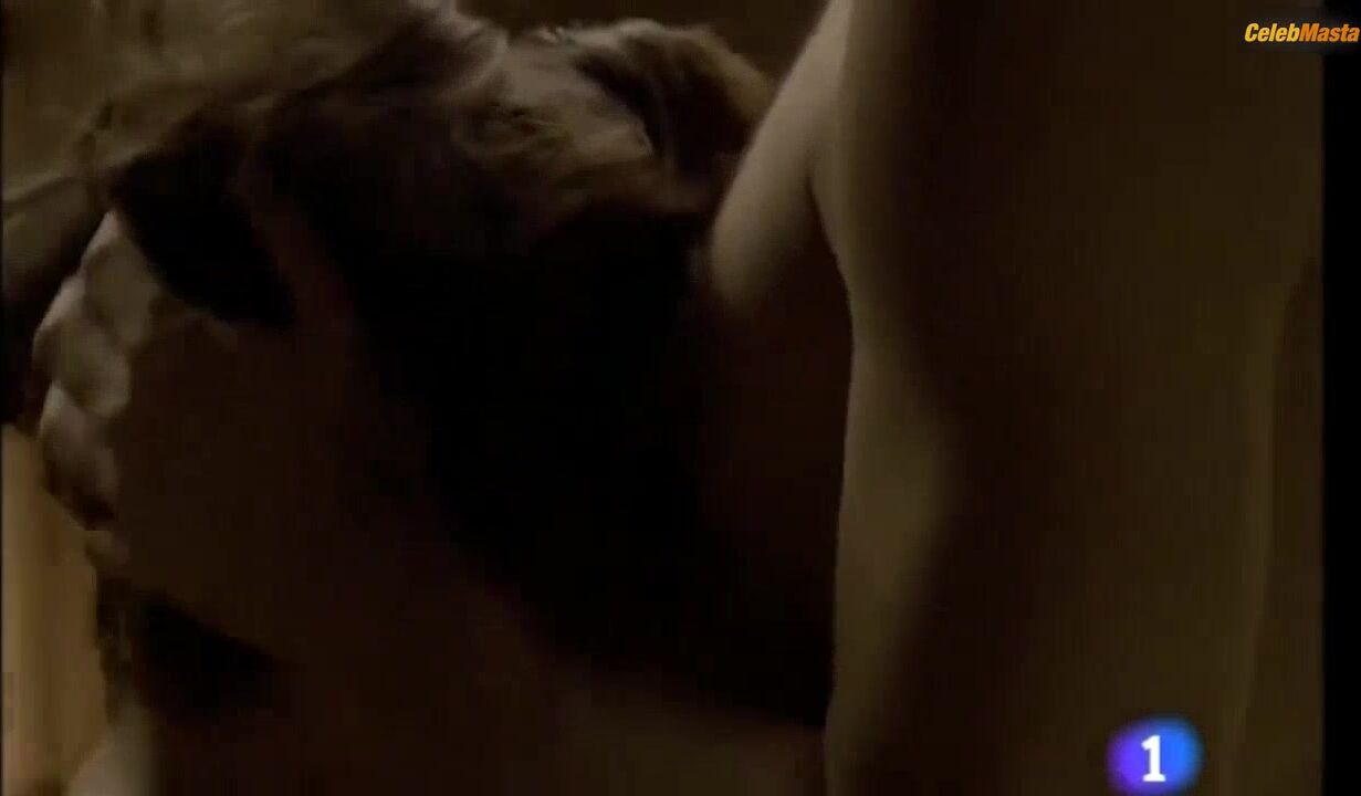 Adriana Ugarte ’s Boobs Scene In La Senora - Photo 1 of 5 photo 4