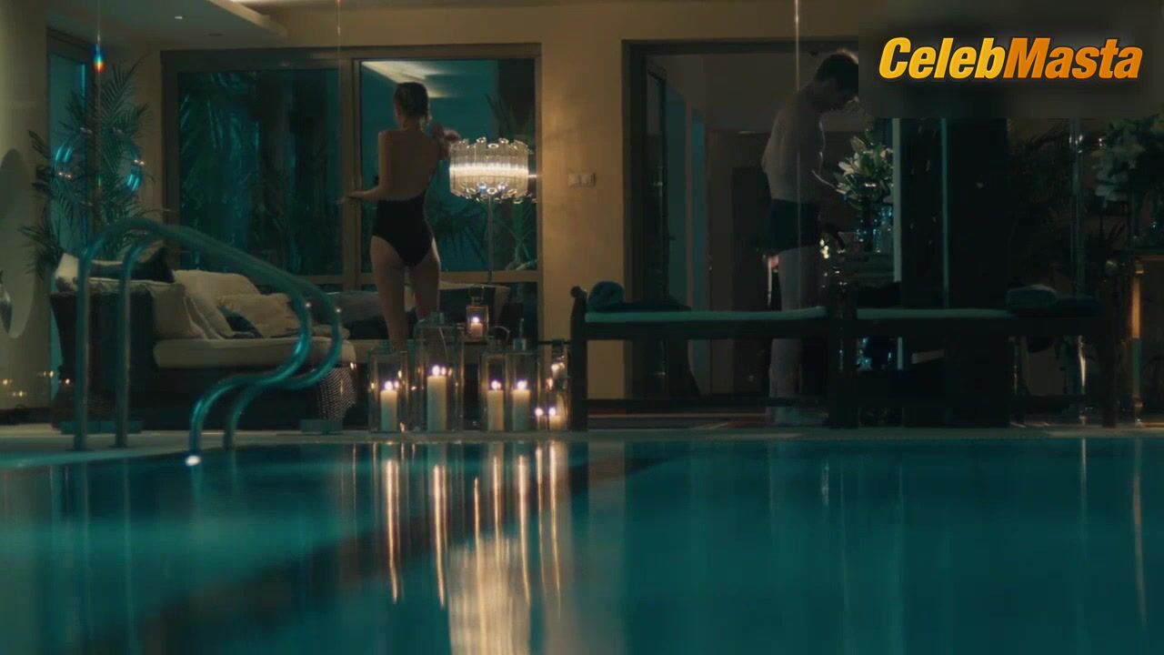 Paulina Galazka Booty, Swimsuit Scene From Krucjata - Photo 2 of 5