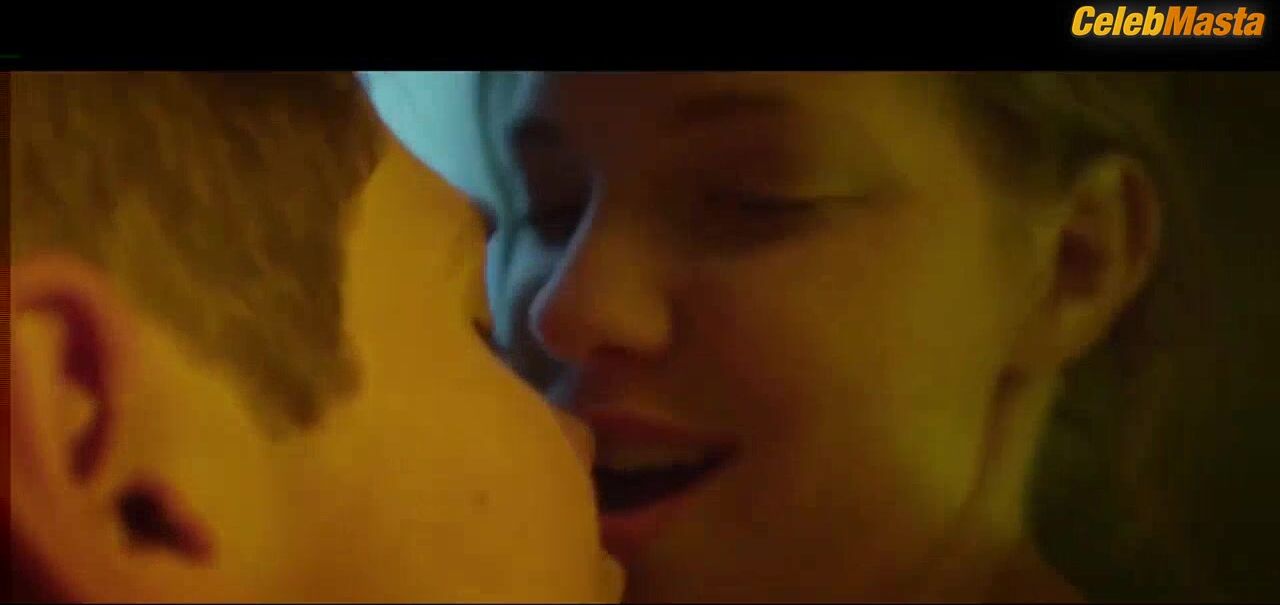 Paulina Galazka ’s Sexy Scene From A Memory Of Last - Photo 1 of 5 photo 5
