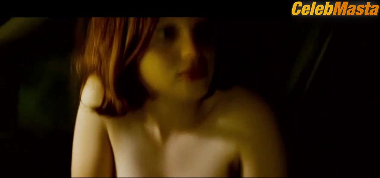Solene Rigot Bares Breasts Scene In Orphan - Photo 2 of 5 photo 4