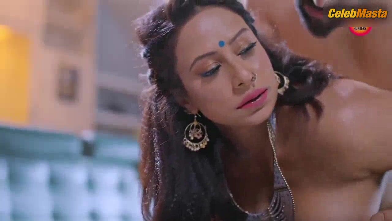 Kamalika Chanda Bares Boobs Scene In Ranjish - Photo 2 of 5 photo 1