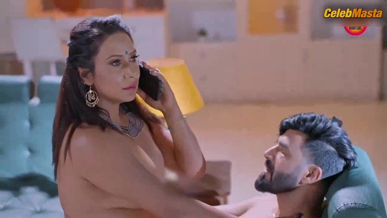 Kamalika Chanda Bares Boobs Scene In Ranjish - Photo 2 of 5 photo 5