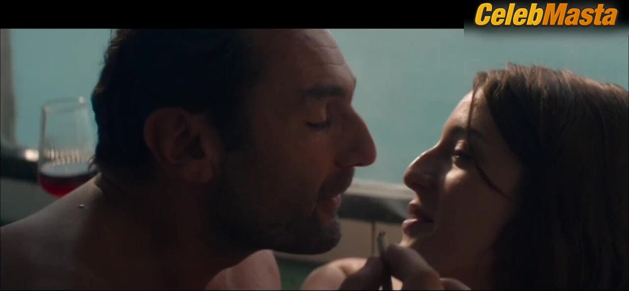 Maria Valverde Bares Breasts In A Scene In Diving - Photo 1 of 5 photo 5