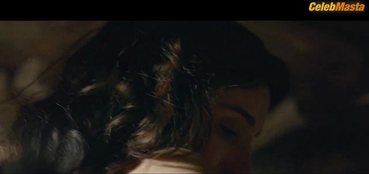 Maria Valverde Boobs Scene In Ali & Nino - Photo 1 of 5 photo 2