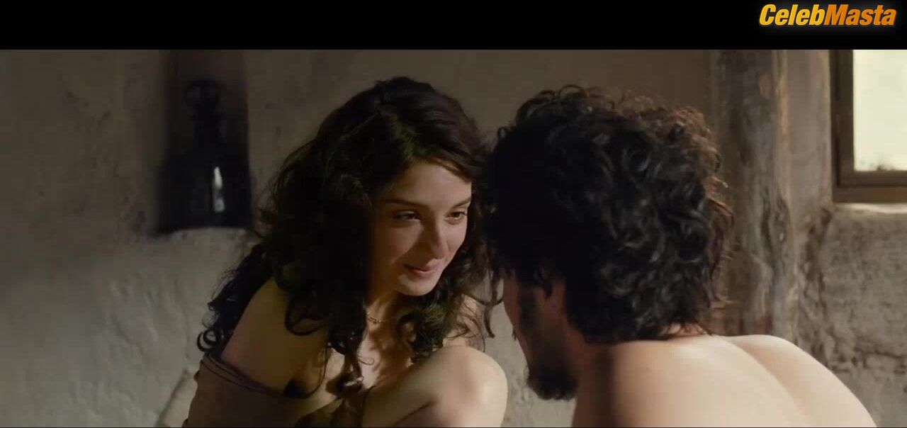 Maria Valverde Boobs Scene In Ali & Nino - Photo 1 of 5 photo 5