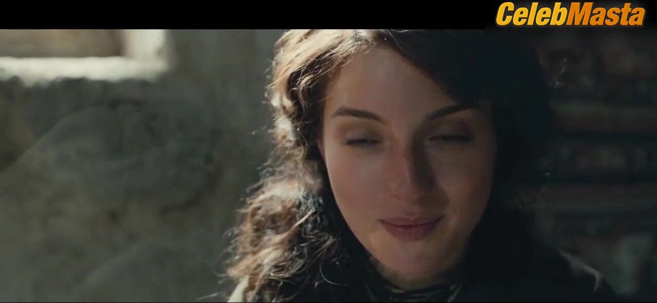 Maria Valverde Flaunts Tits Scene In Ali & Nino - Photo 1 of 5