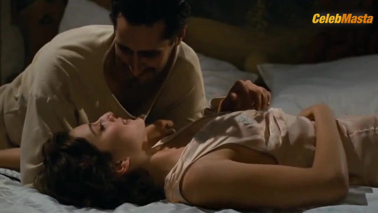 Maria Valverde Shows Underwear In Scene From La Mujer Del - Photo 1 of 5 photo 5