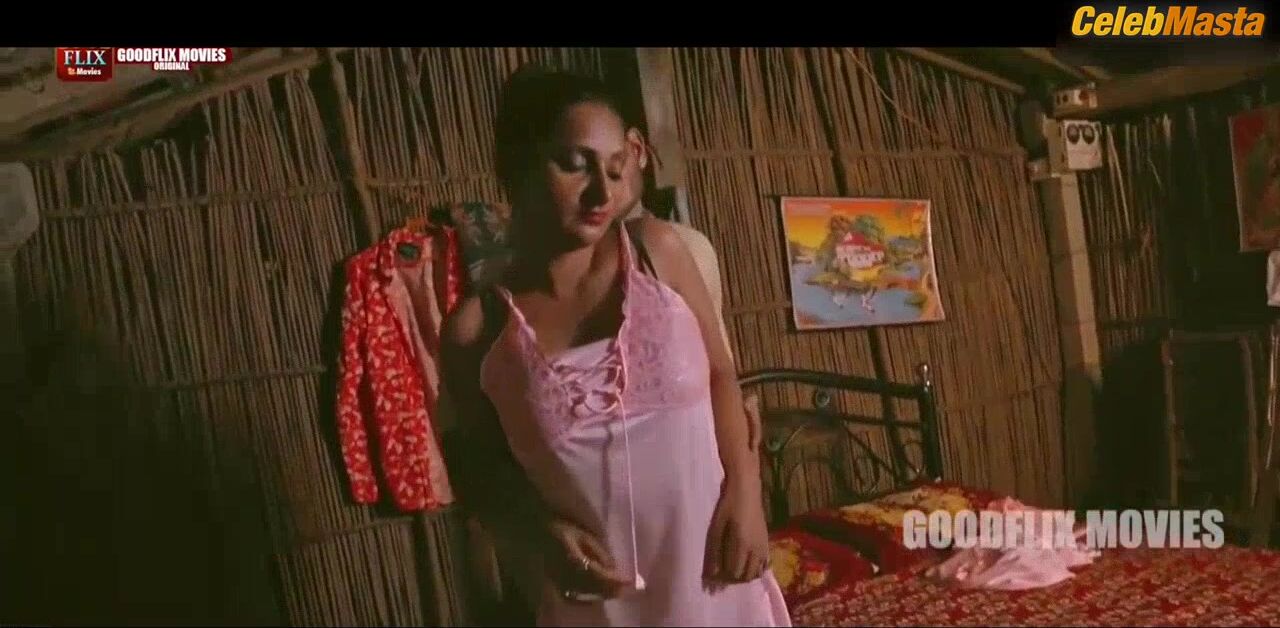 Jayshree Gaikwad Butt, Boobs Scene In Rail Gadi Chhuk Chhuk - Photo 2 of 5