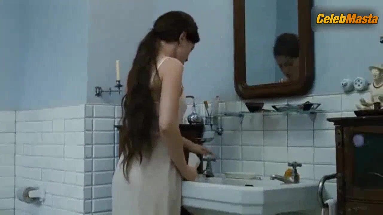 Maria Valverde Flaunts Underwear In Scene From La Mujer Del - Photo 1 of 5 photo 4