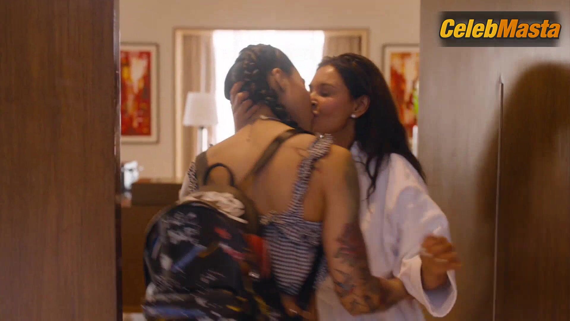 Gurbani Judge Lisa Ray And Gurbani Share Lesbian Scene In - Photo 1 of 5