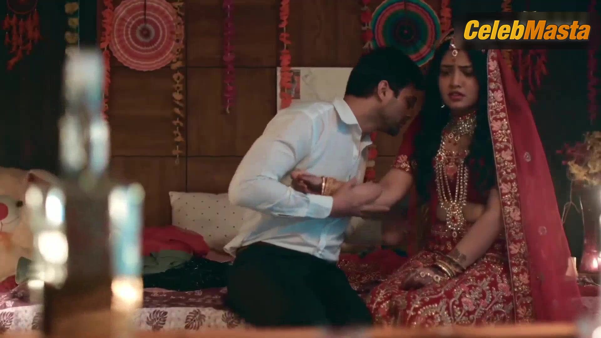 Manvi Chugh ’s Sizzling Scene In Rikshawala - Photo 2 of 5