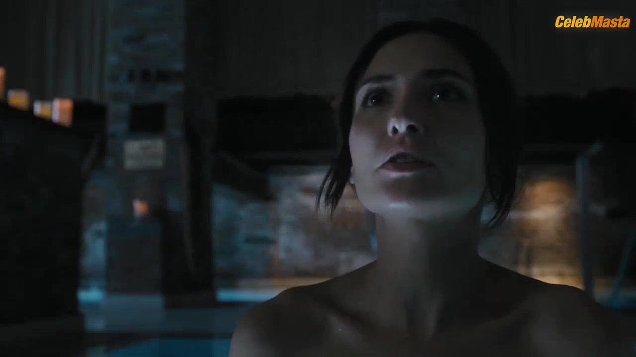 Karolina Wydra ’s Tits Scene In Sneaky Pete - Photo 1 of 5 photo 5