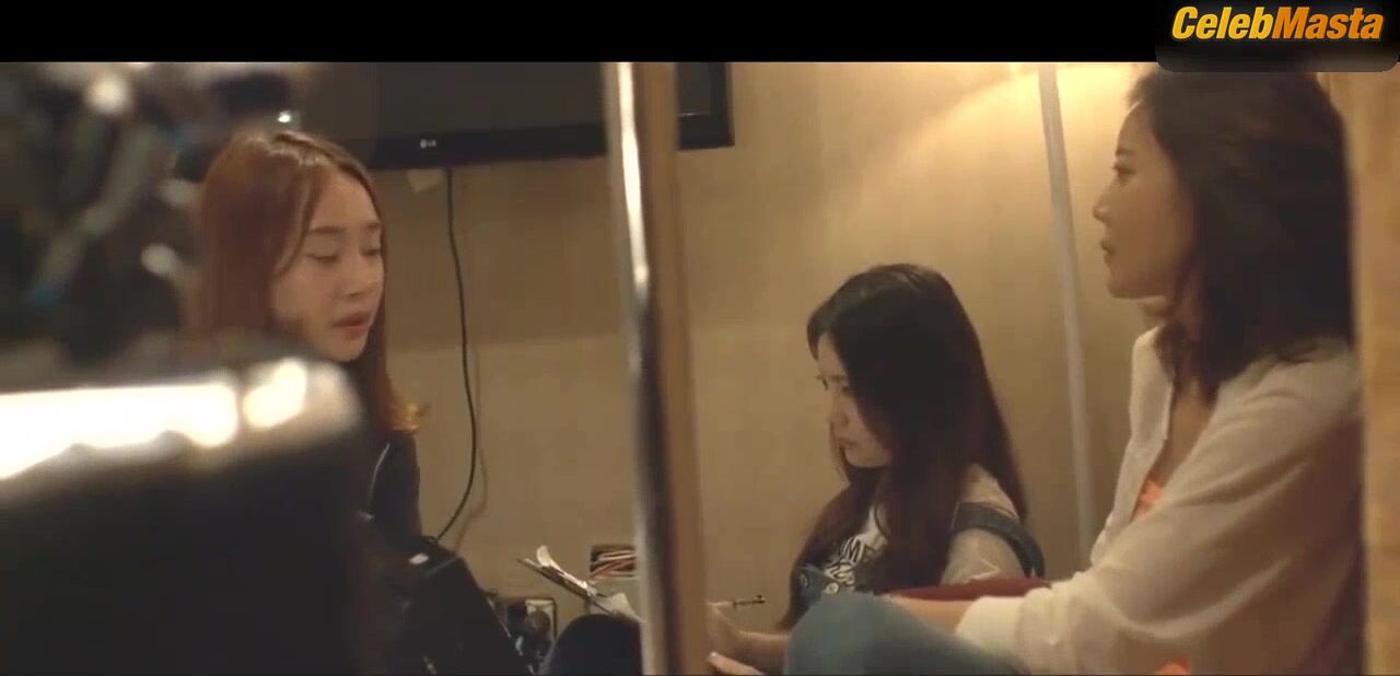 Go Won Lee Chae-dam And Show Tits, Underwear Scene - Photo 1 of 5 photo 2
