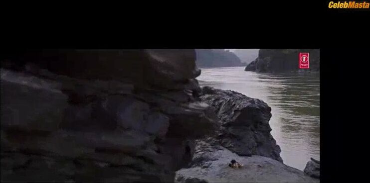 Kangana Ranaut Tits Scene In Rangoon - Photo 2 of 5 photo 1