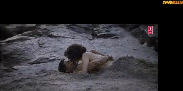 Kangana Ranaut Tits Scene In Rangoon - Photo 2 of 5