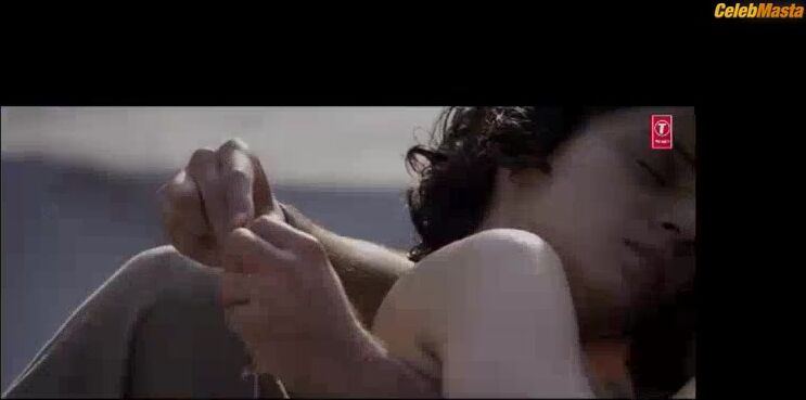 Kangana Ranaut Tits Scene In Rangoon - Photo 2 of 5 photo 4
