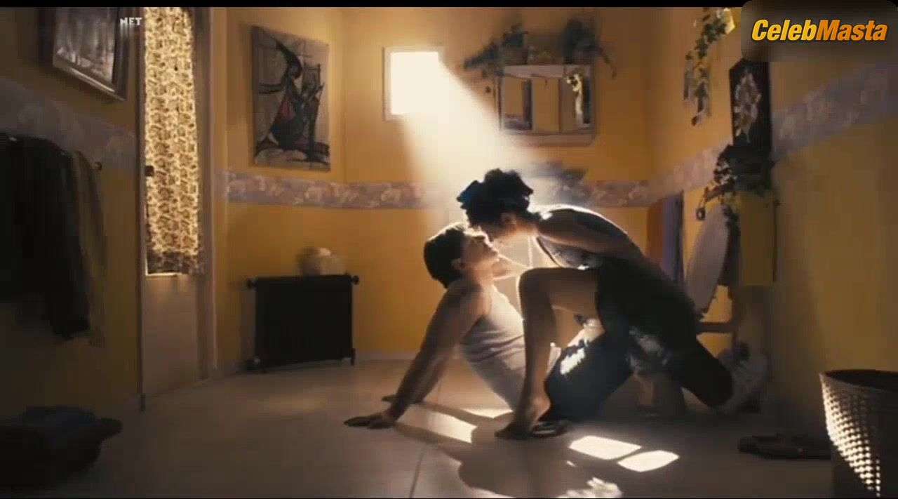 Lisa Ray ’s Booty, Tits Scene In Kill Kill - Photo 2 of 5 photo 4