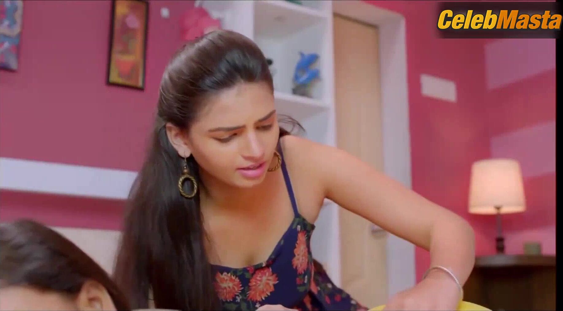 Kangana Ranaut And Nehal Vadoliya Sexy Scene From 9 - Photo 2 of 5 photo 1