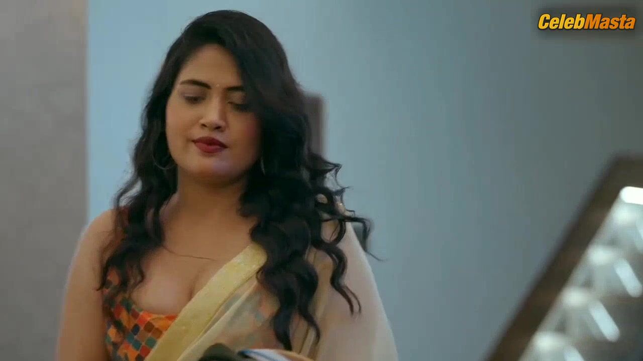 Manvi Chugh Shows Butt Scene In Rikshawala - Photo 2 of 5 photo 1