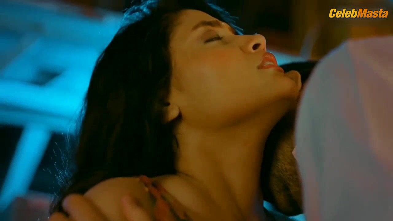 Manvi Chugh Shows Butt Scene In Rikshawala - Photo 2 of 5