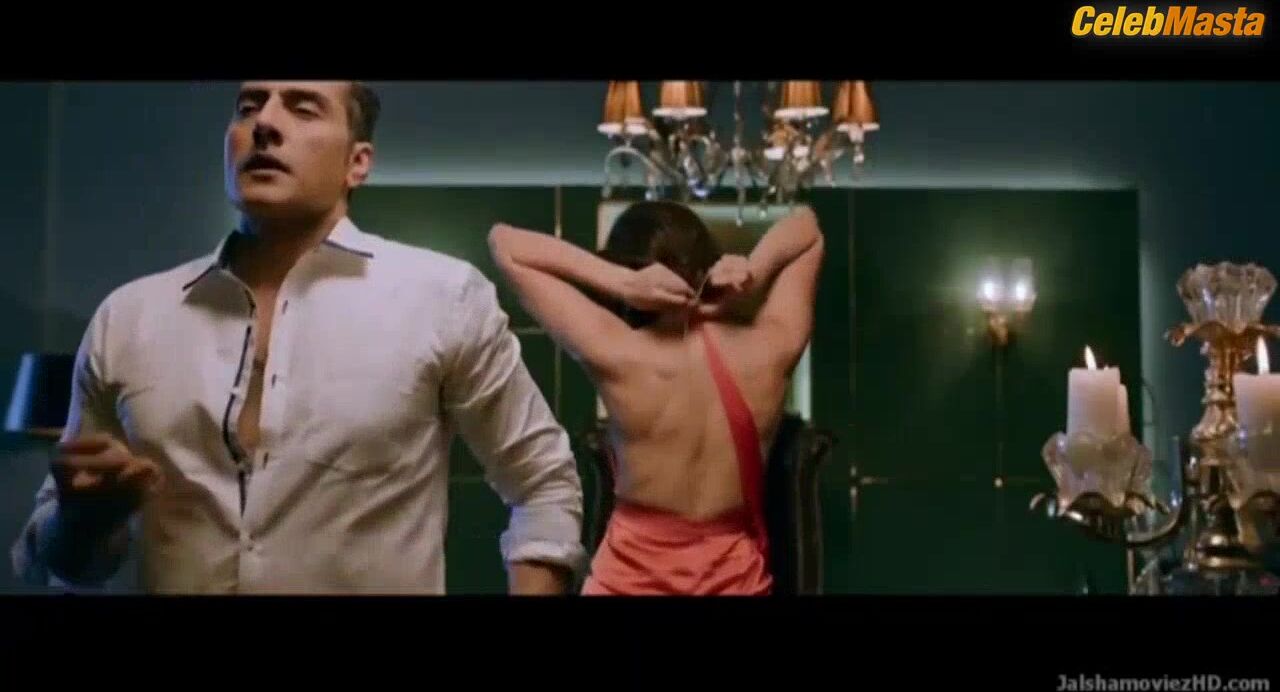 Mandana Karimi Flaunts Sexy Scene In The Casino - Photo 1 of 5 photo 4