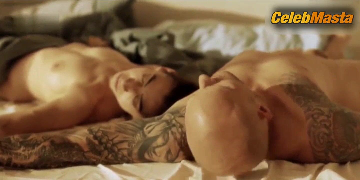 Maja Schone Tits Scene From Blochin Die Lebenden Und Die - Photo 1 of 5