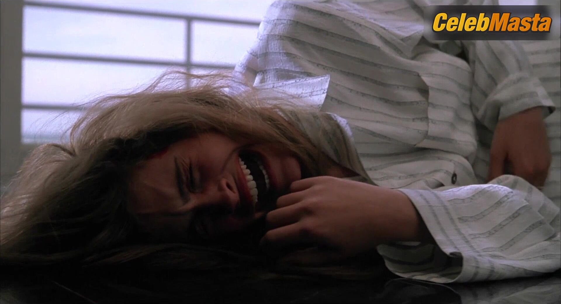 Julia Roberts Underwear Scene In Sleeping With The Enemy - Photo 2 of 5