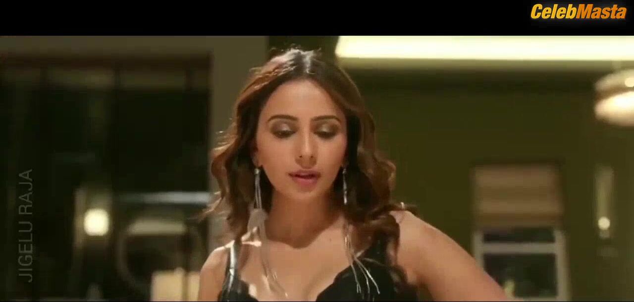 Rakul Preet Singh Boobs Scene In De De Pyar De - Photo 1 of 5 photo 2