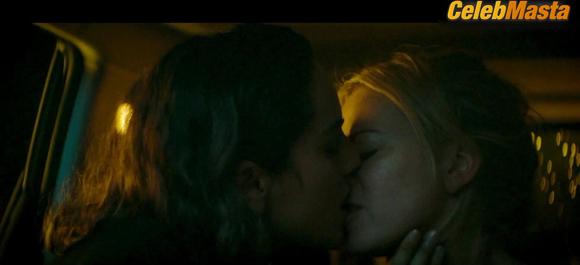Meredith Hagner Noemie Merlant And ’s Tits, Lesbian - Photo 2 of 5 photo 1