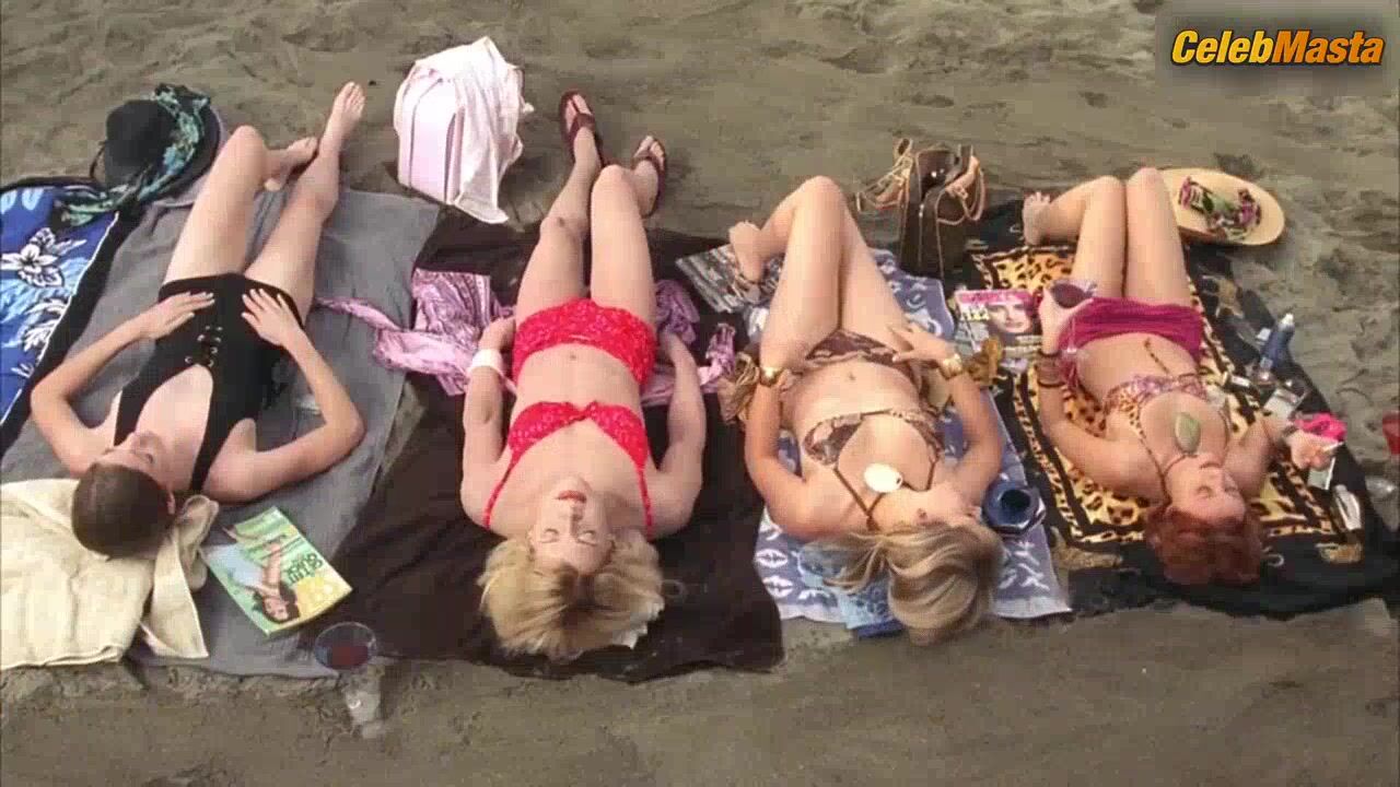 Busy Philipps , Jennifer Carpenter And Jessica - Photo 1 of 5 photo 2