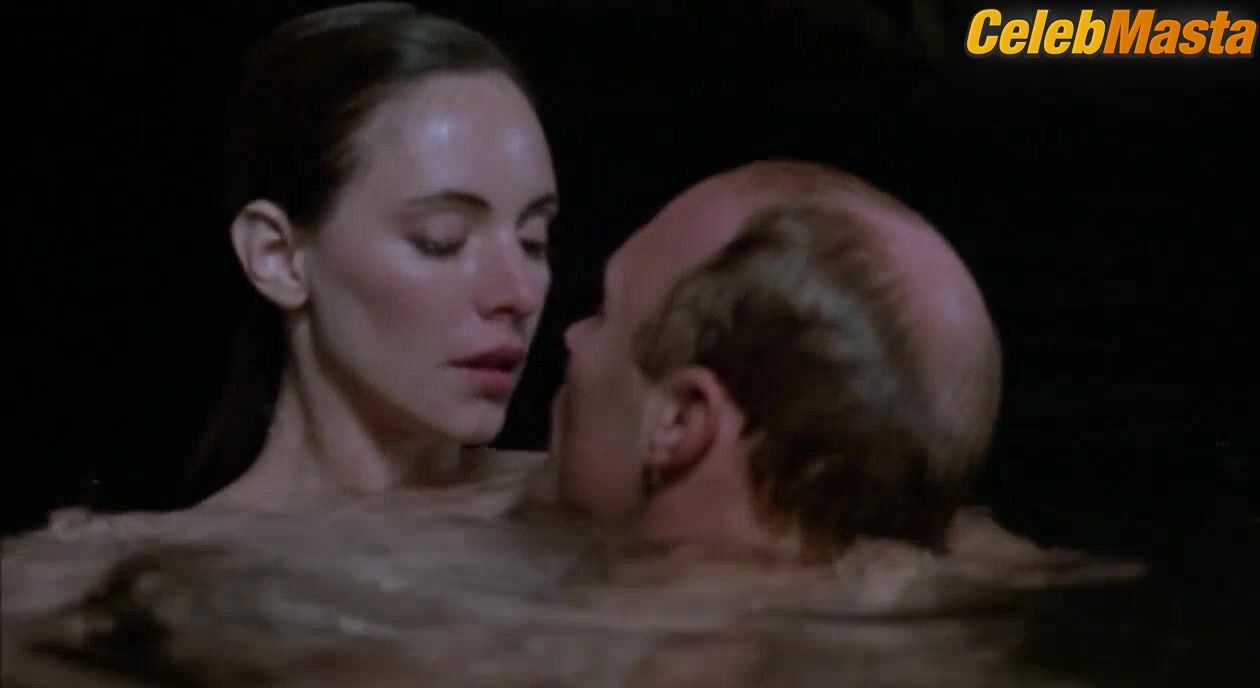 Madeleine Stowe ’s Tits, Bush Scene From China Moon - Photo 1 of 5 photo 5