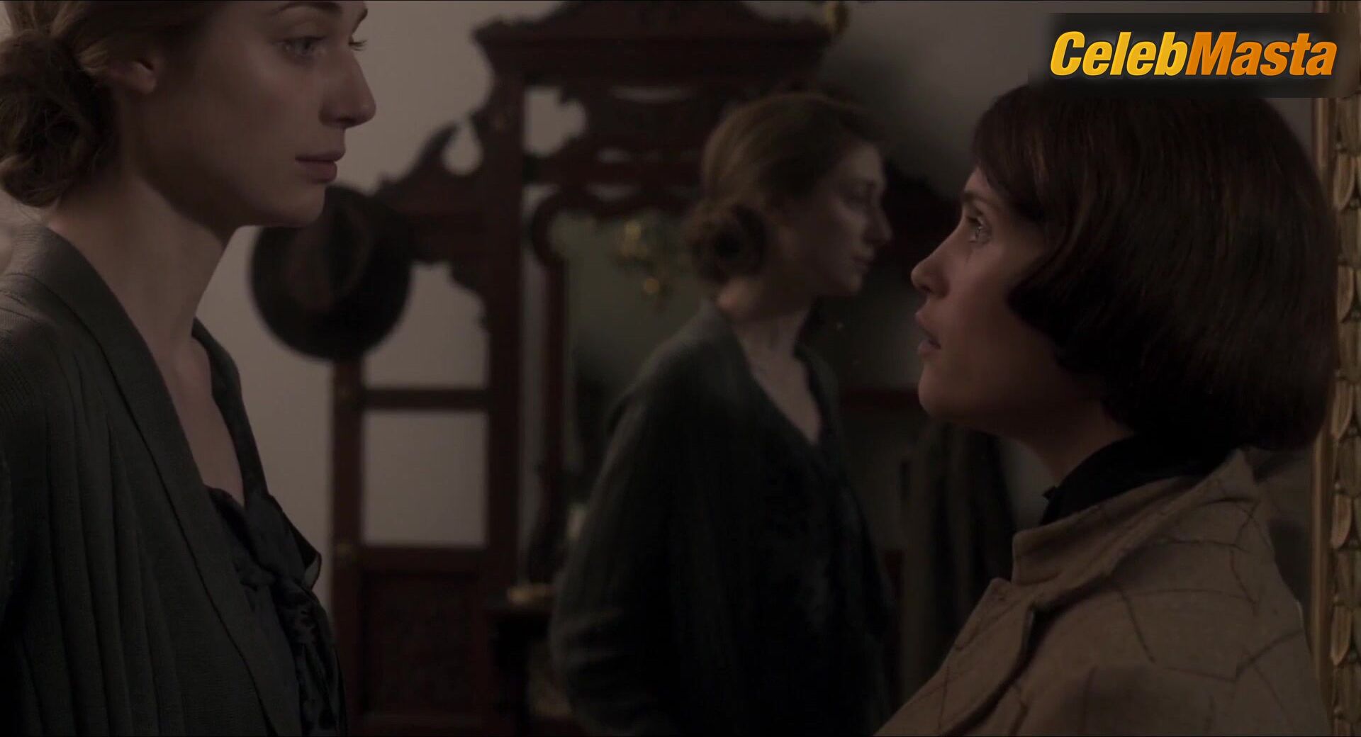 Elizabeth Debicki Gemma Arterton And ’s Lesbian Scene - Photo 3 of 5 photo 1