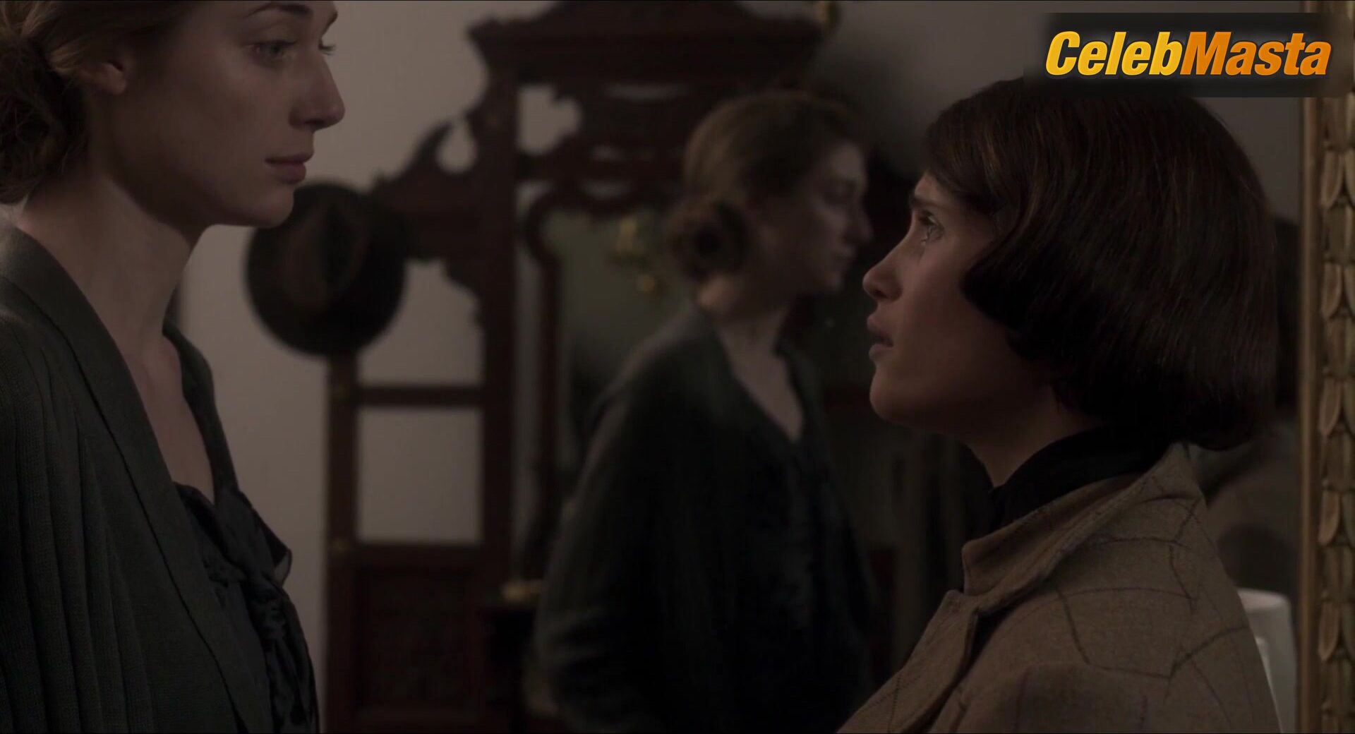 Elizabeth Debicki Gemma Arterton And ’s Lesbian Scene - Photo 3 of 5 photo 2