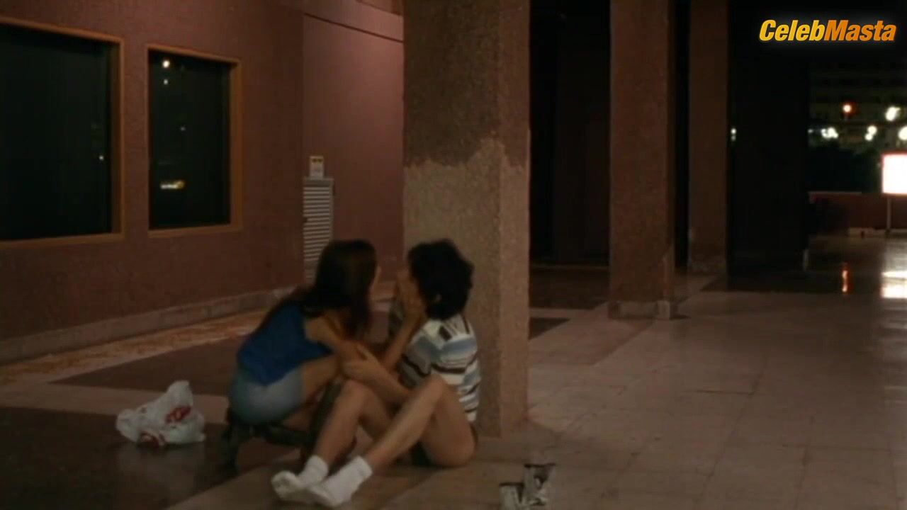 Isabelle Huppert Lesbian, Explicit Sex Scene In Ma Mere - Photo 2 of 5